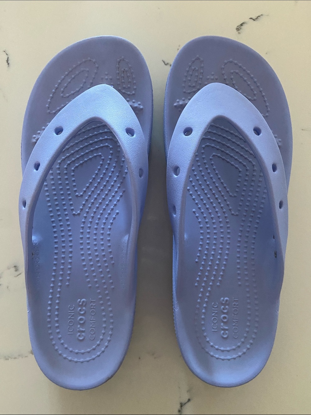Crocs Women's Size 7 Lavender Classic Flip Flops